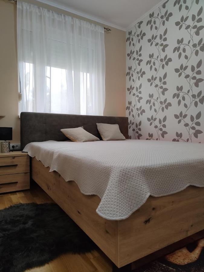 Apartman Espresso Sa Parkingom Сремска Митровица Екстериор снимка
