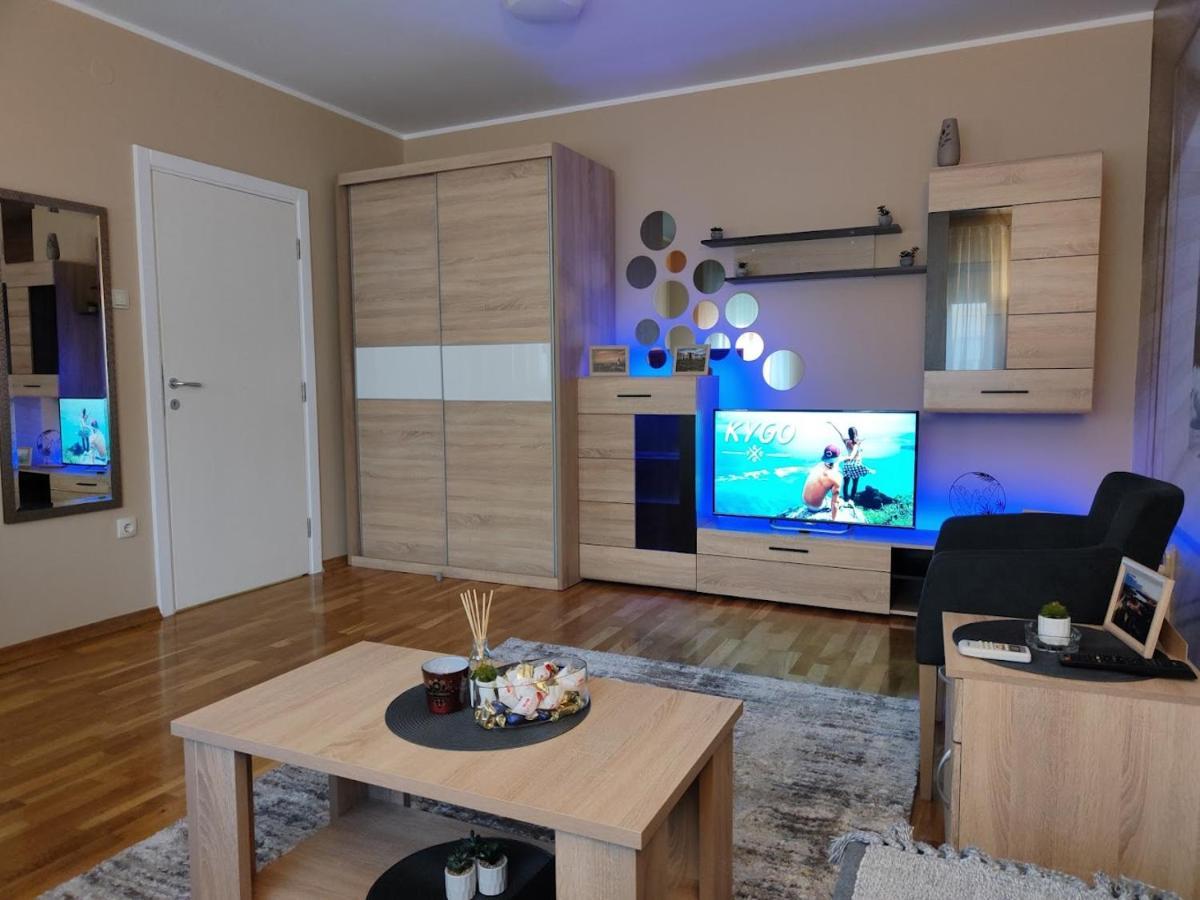 Apartman Espresso Sa Parkingom Сремска Митровица Екстериор снимка