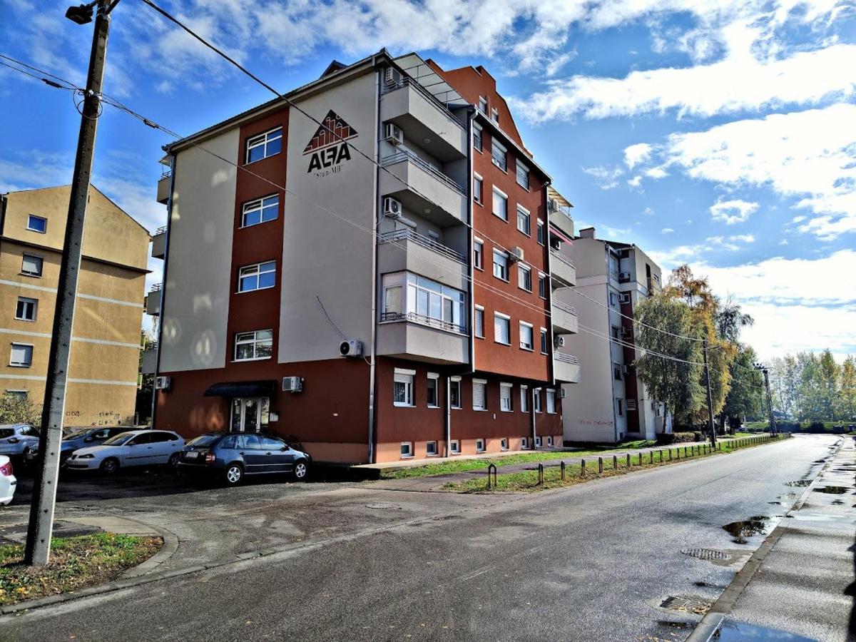 Apartman Espresso Sa Parkingom Сремска Митровица Екстериор снимка