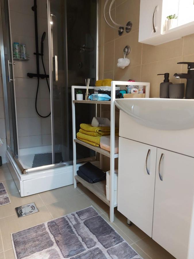 Apartman Espresso Sa Parkingom Сремска Митровица Екстериор снимка